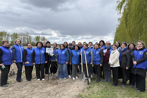 В рамках акции «Яблоневый сад» высажено более 100 саженцев яблони